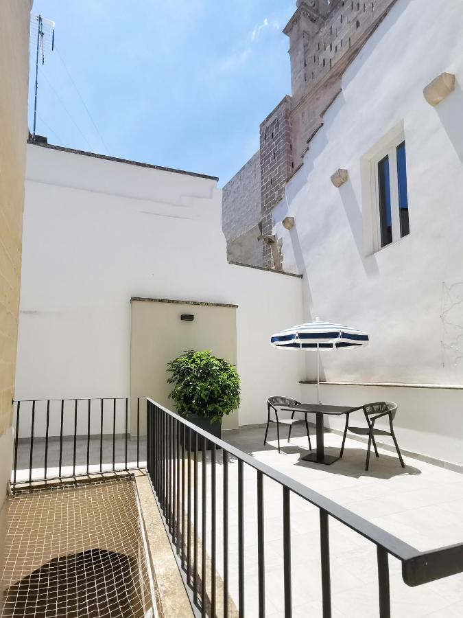 Palazzo Charlie Bed & Breakfast Lecce Bagian luar foto